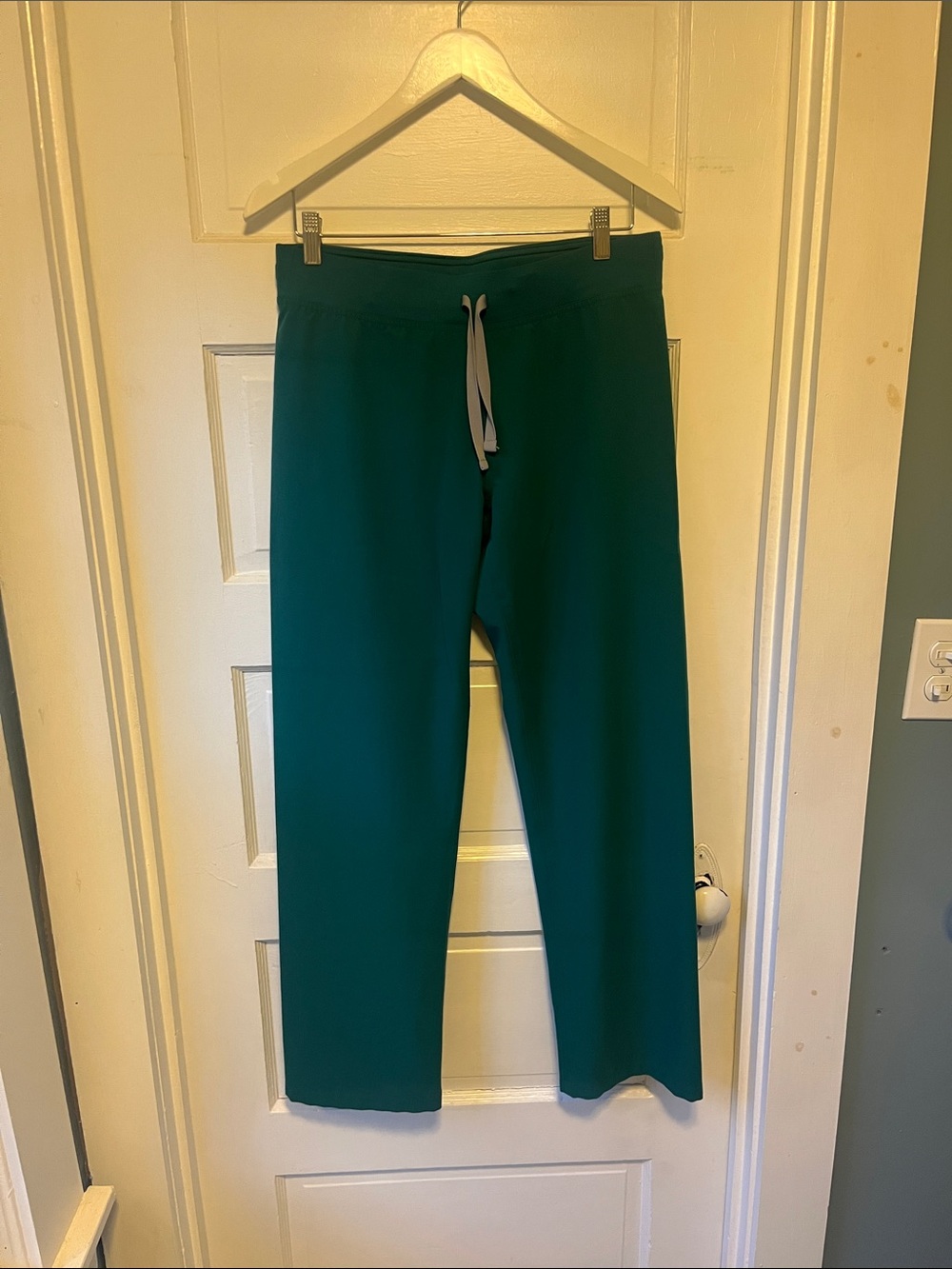 W’s EUC Figs Hunter Green Scrub Set - Top & Pants, size small - Picture 2 of 5